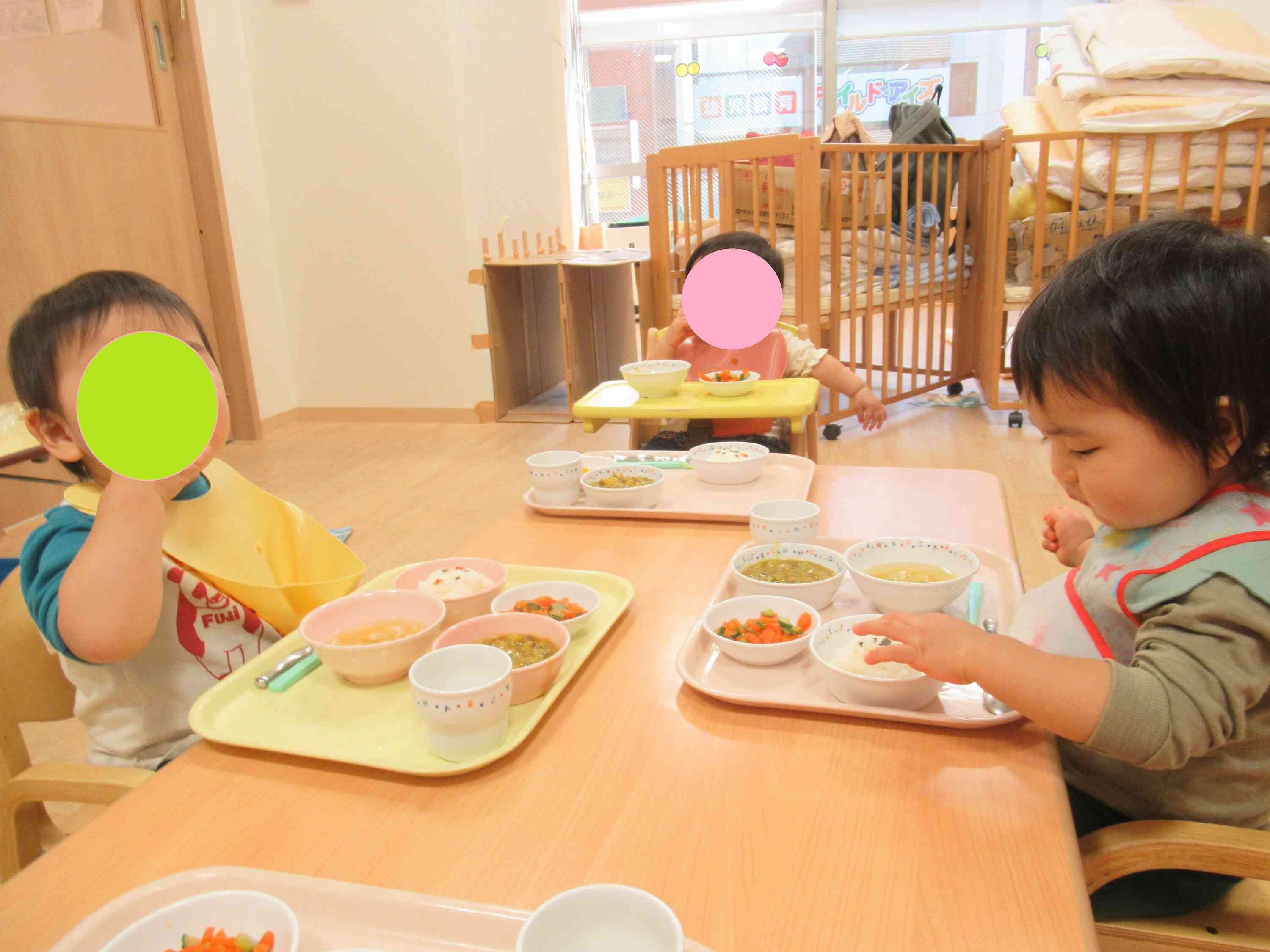 給食の時間が大好きなひよこ組です！