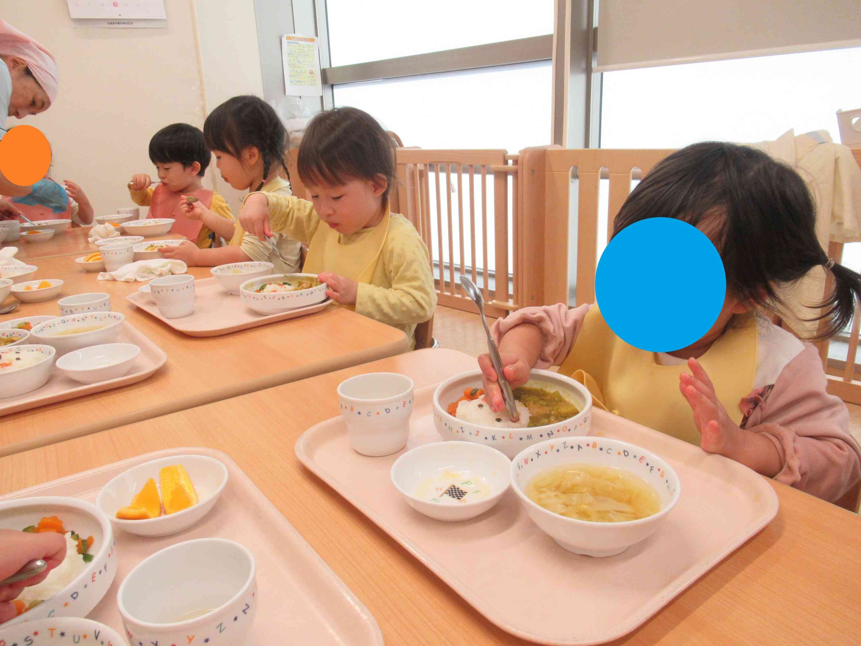 あひる組、うさぎ組は食べるの上手です