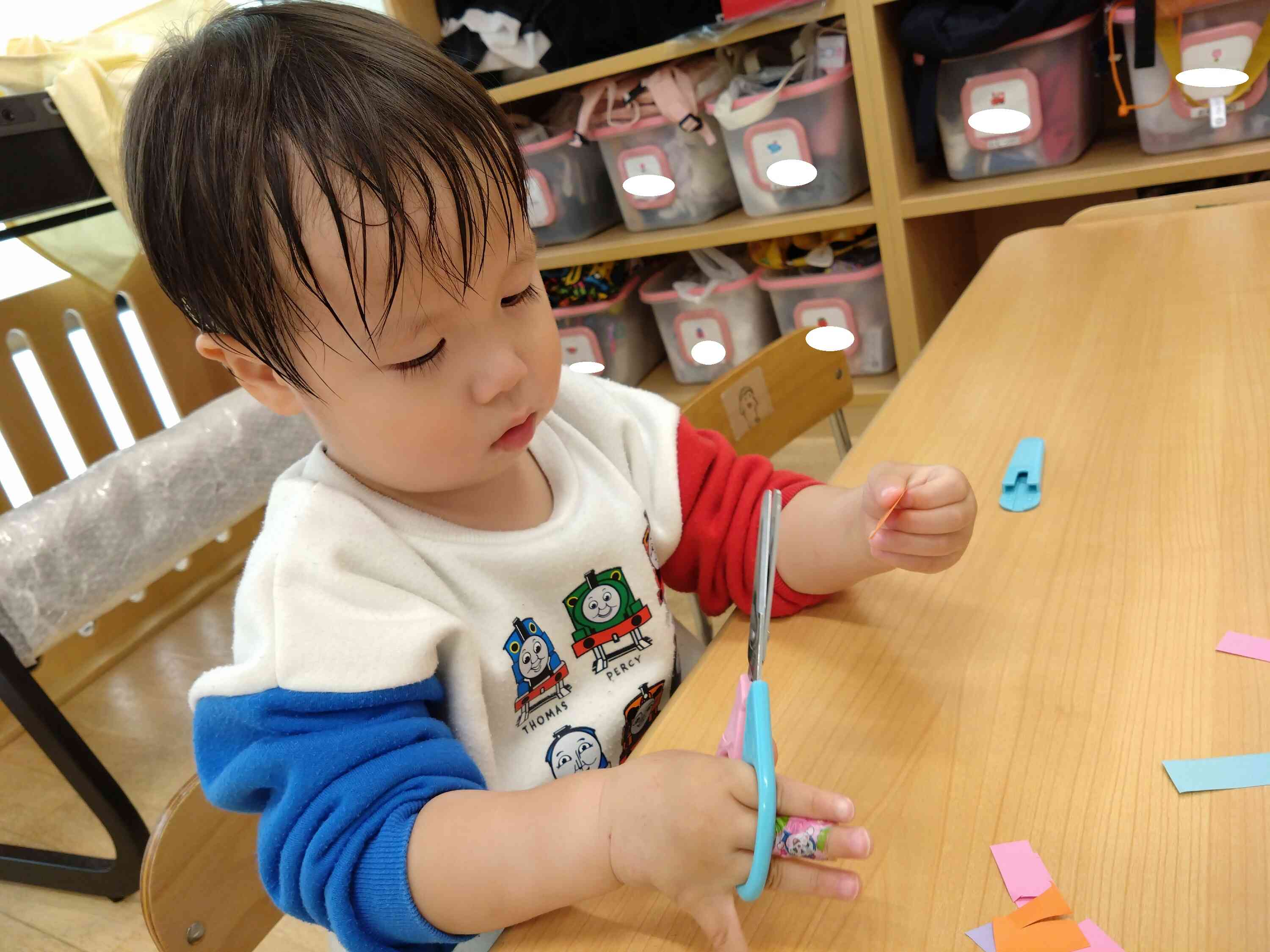 はさみの向きにも気を付けて