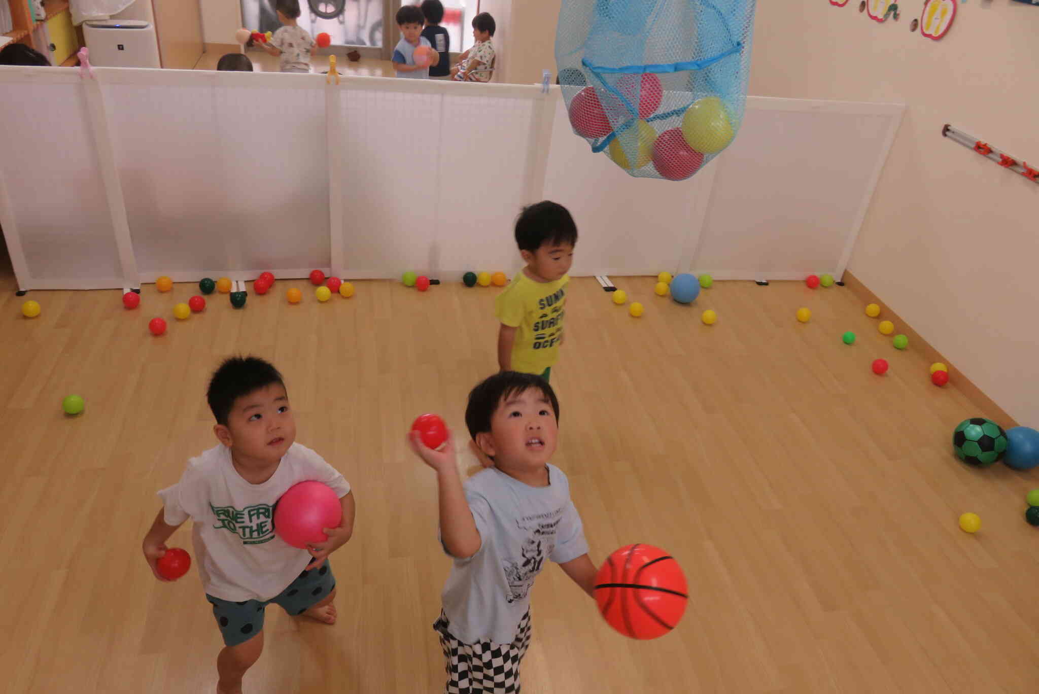 ボール遊び～2歳児～｜ニチイキッズ夢咲保育園｜ニチイキッズ