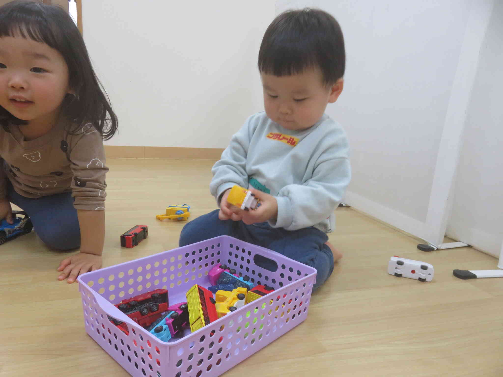 車のおもちゃ、人気です☆～1歳児～