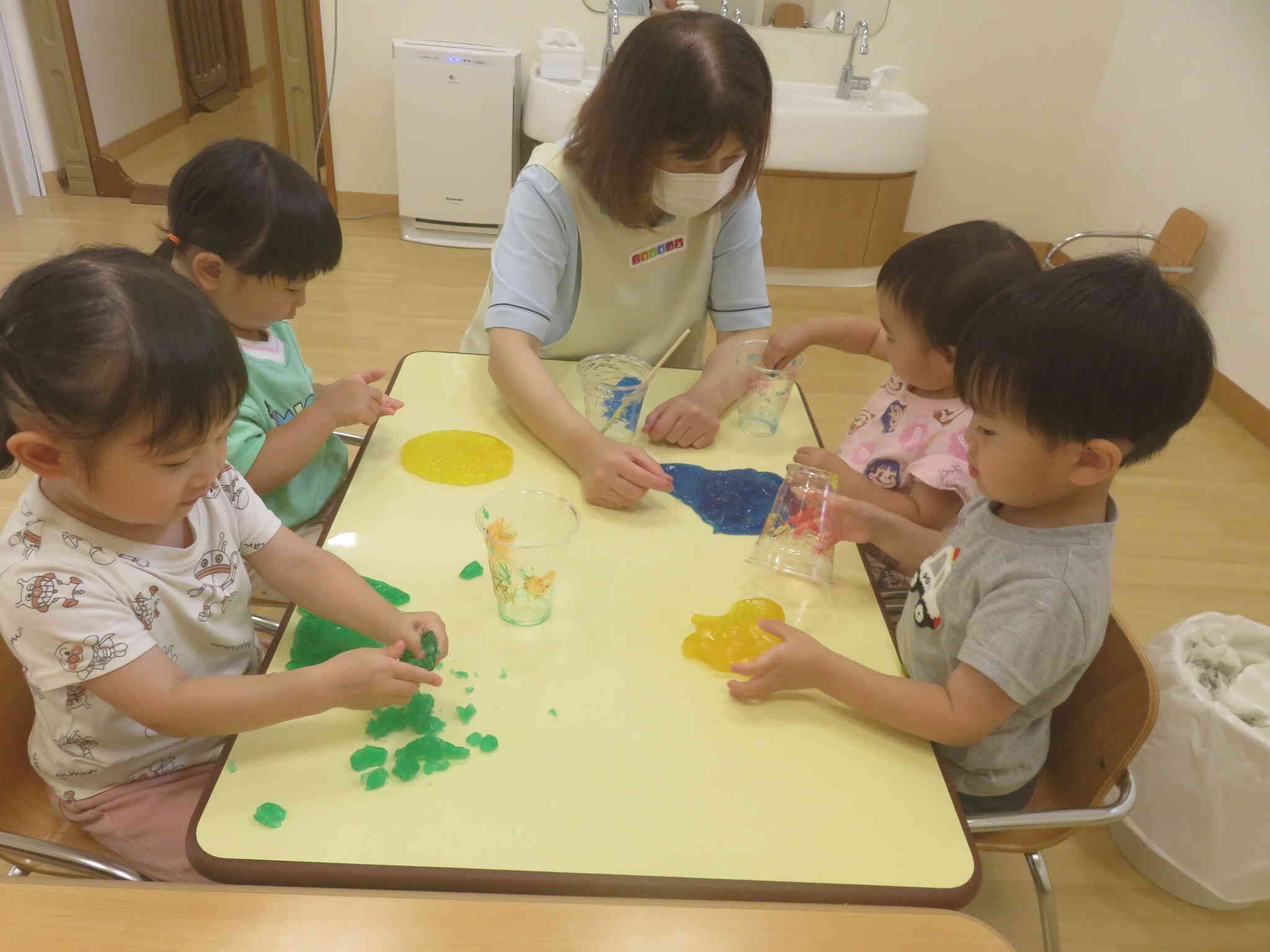 スライムで遊んだよ！～1・2歳児～