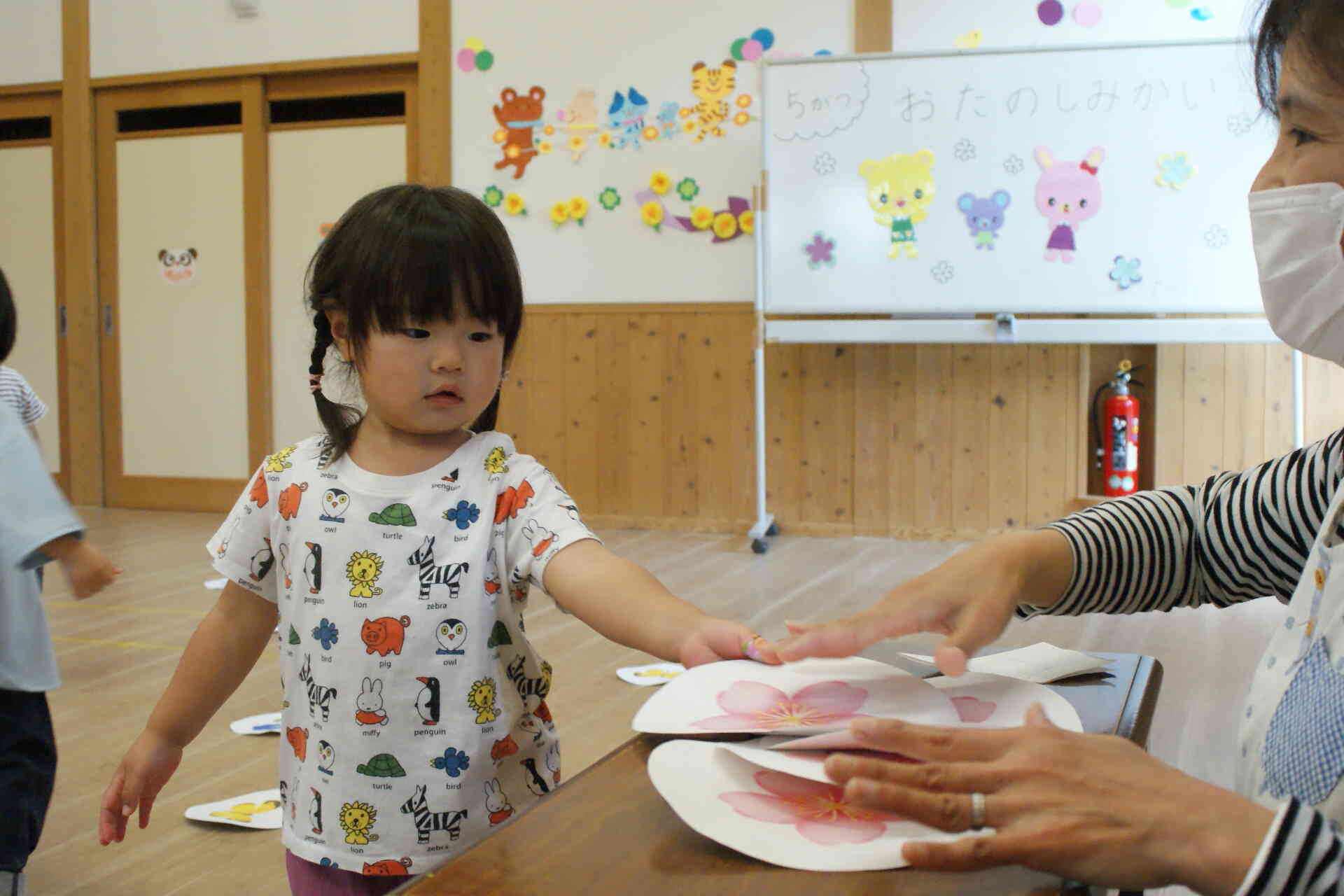 やった～！先生と同じカード、見つけたよ！