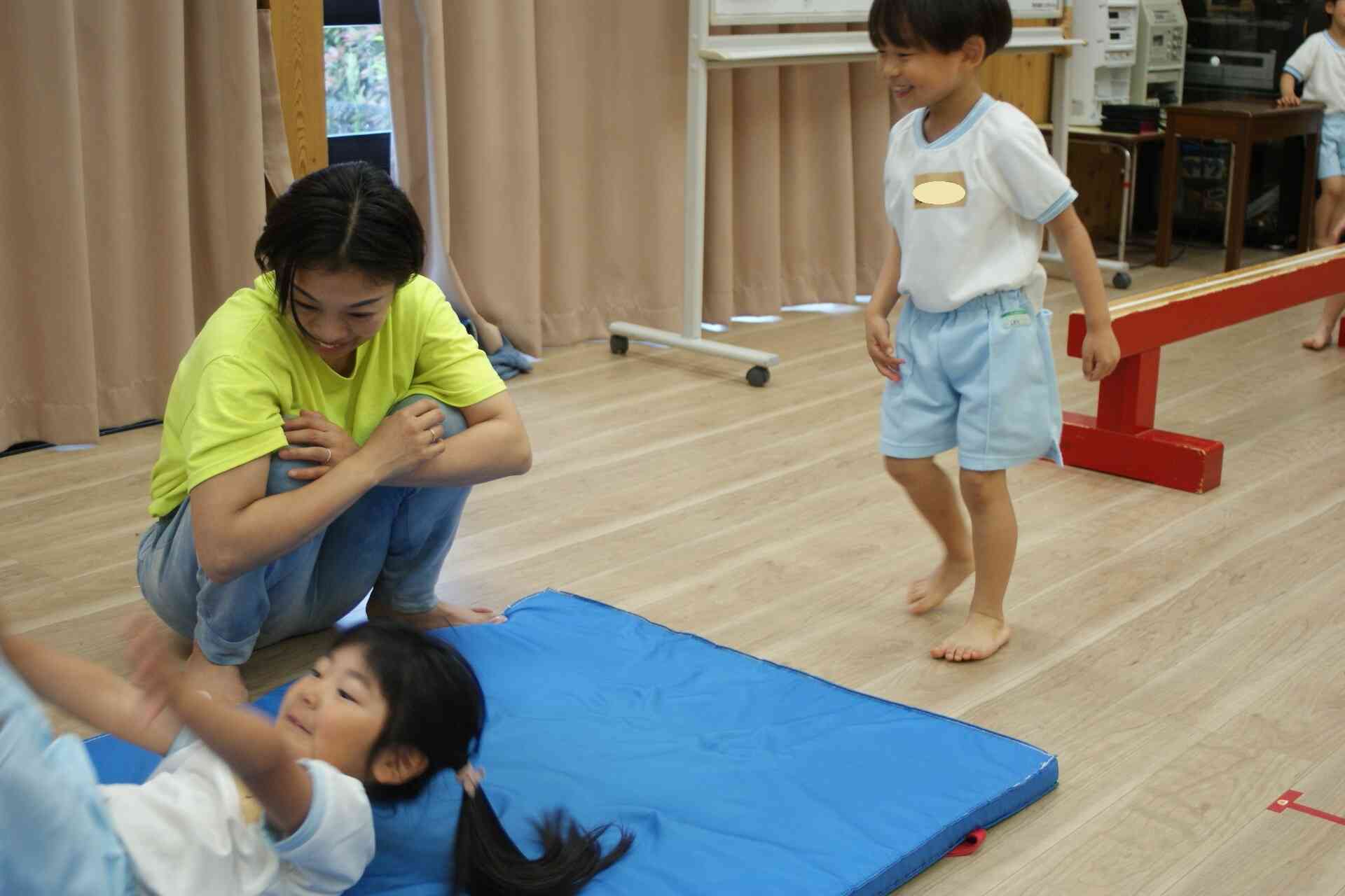 今月はマット運動に挑戦