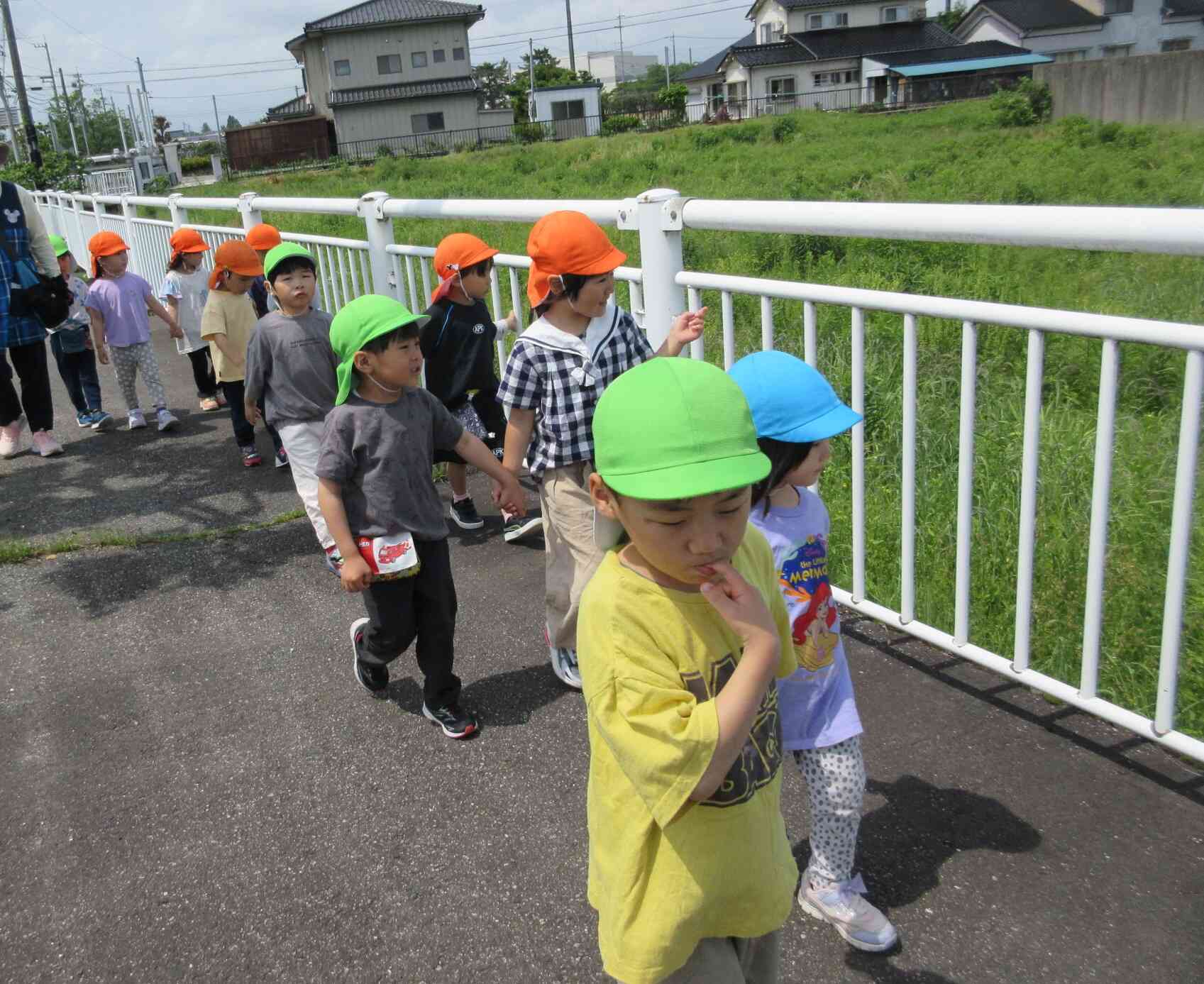 ちょっと遠いけど頑張って歩くよ