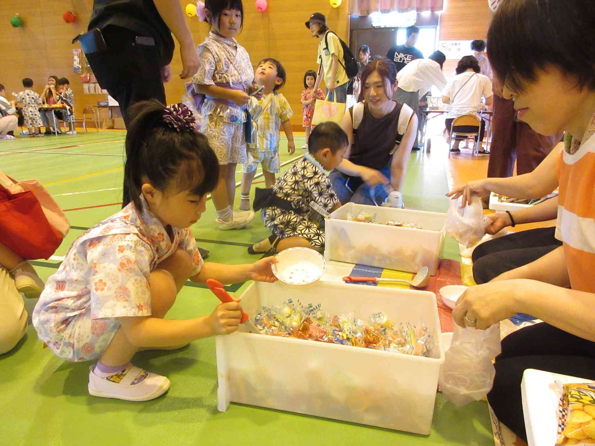 お菓子すくいコーナー『どれにしようかな～』