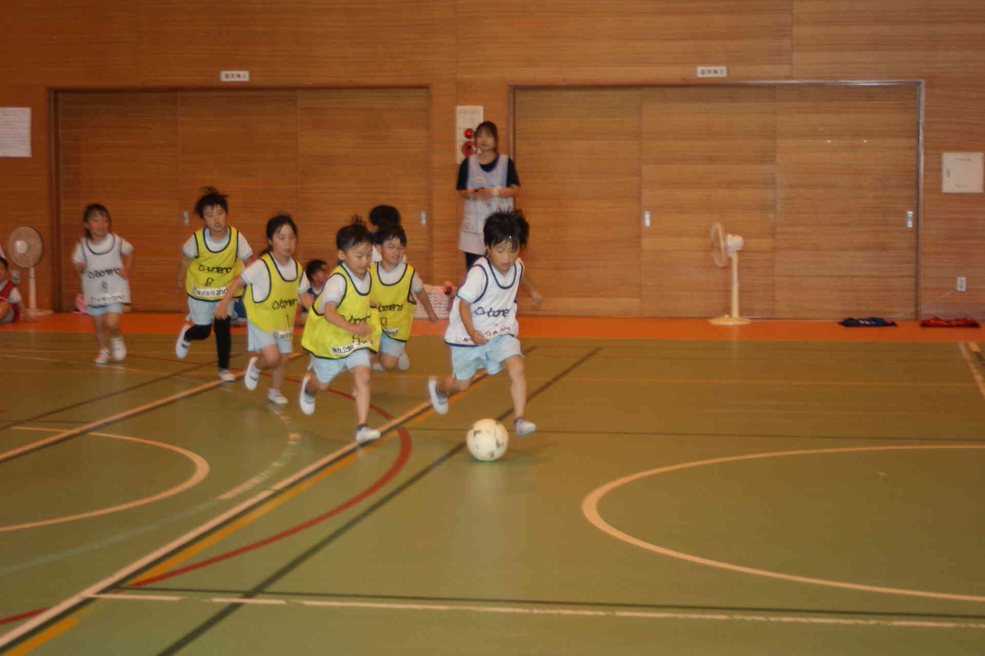 後半はチームに分かれてゲーム
