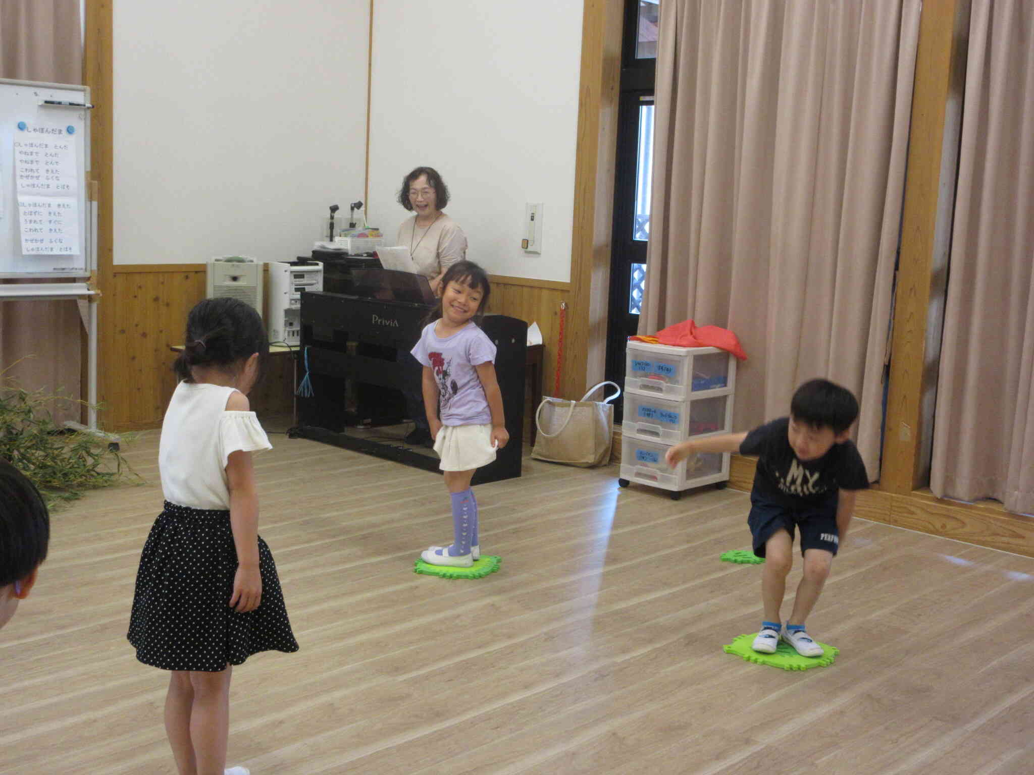 葉っぱに乗るよ！