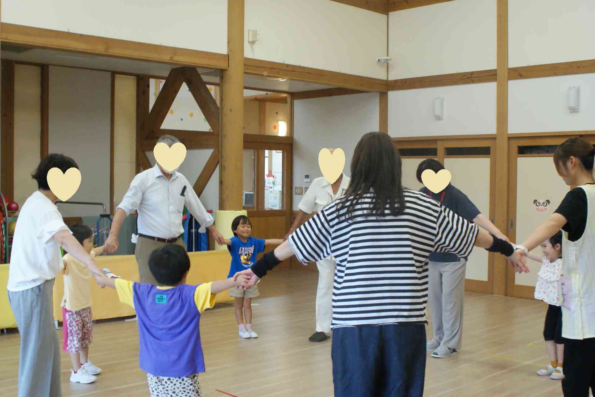 みんなで輪になって