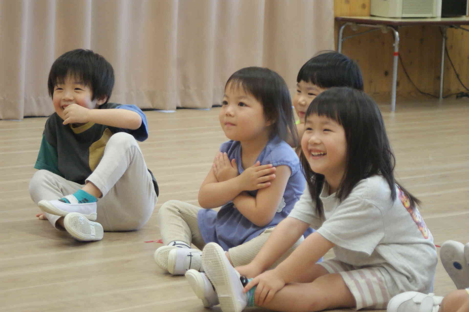 なかよ～くリトミック始めましょ♪