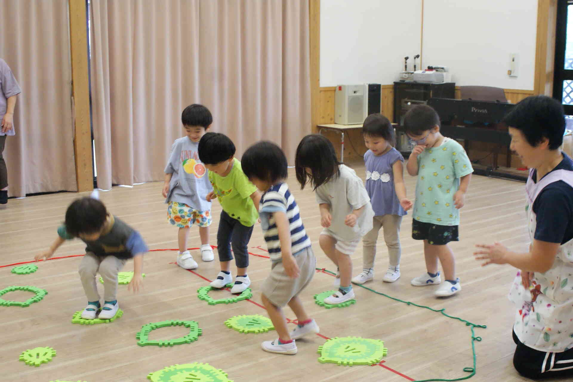 葉っぱの上をジャンプ