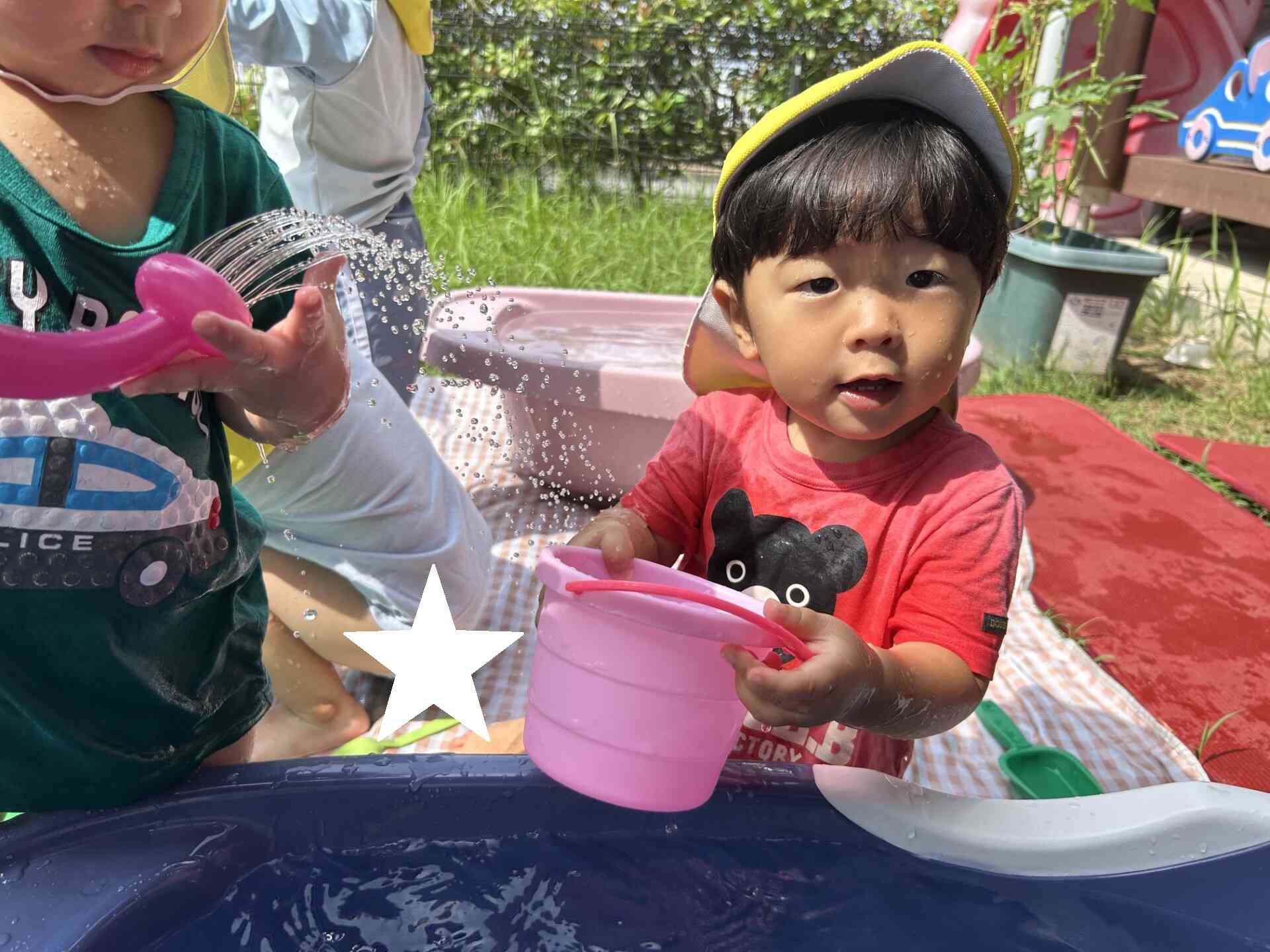 冷たくてきもちいいね！（りす組0・1歳児）