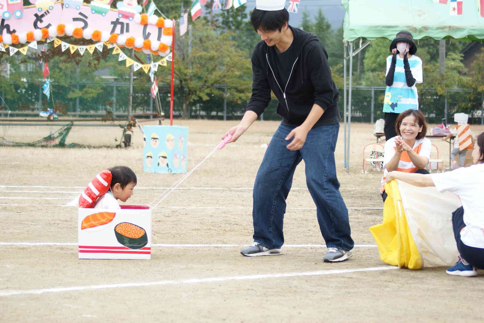 上手にお寿司、運んでね～。