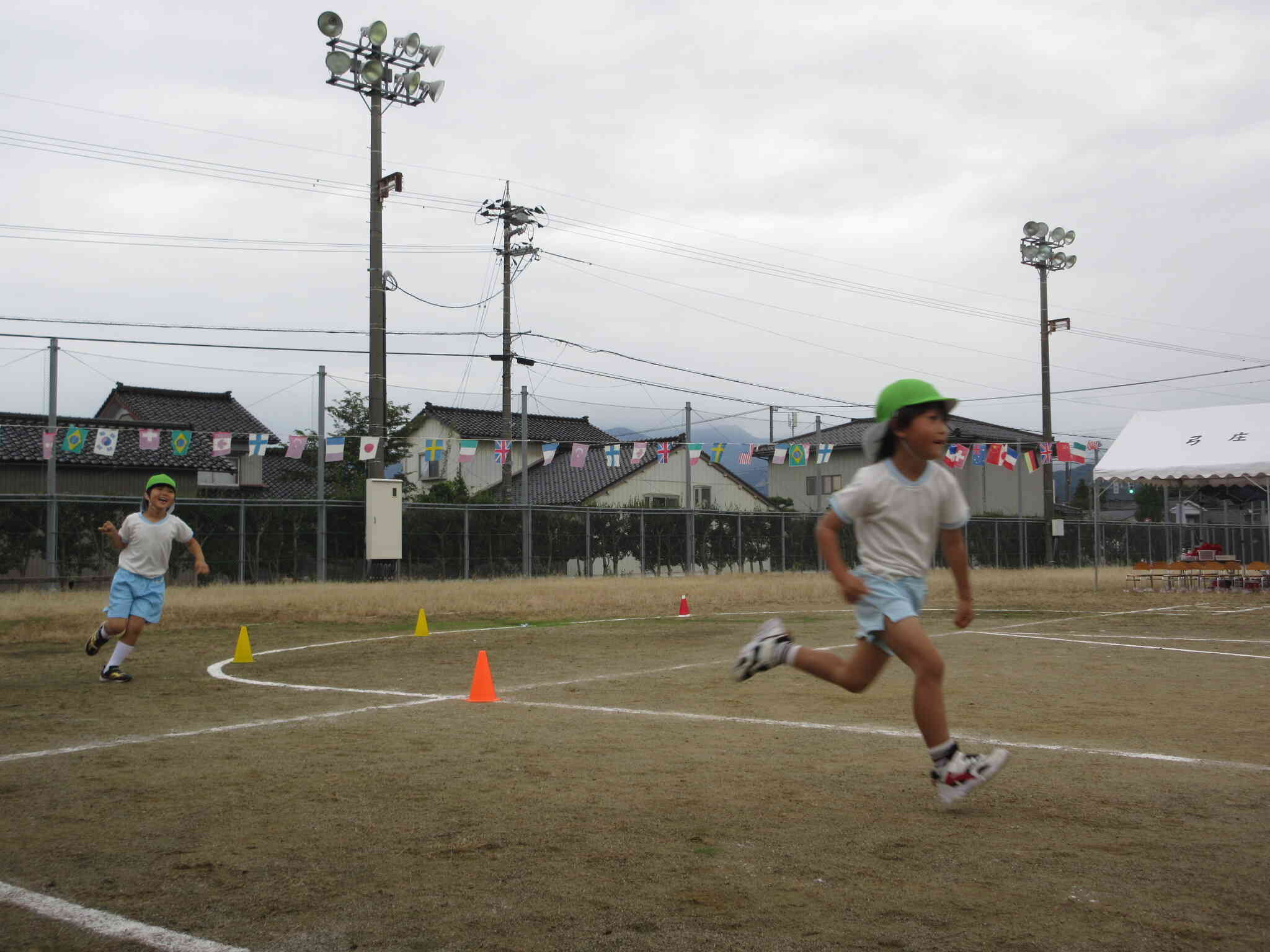 最後まで一生懸命走ります！（５歳児）