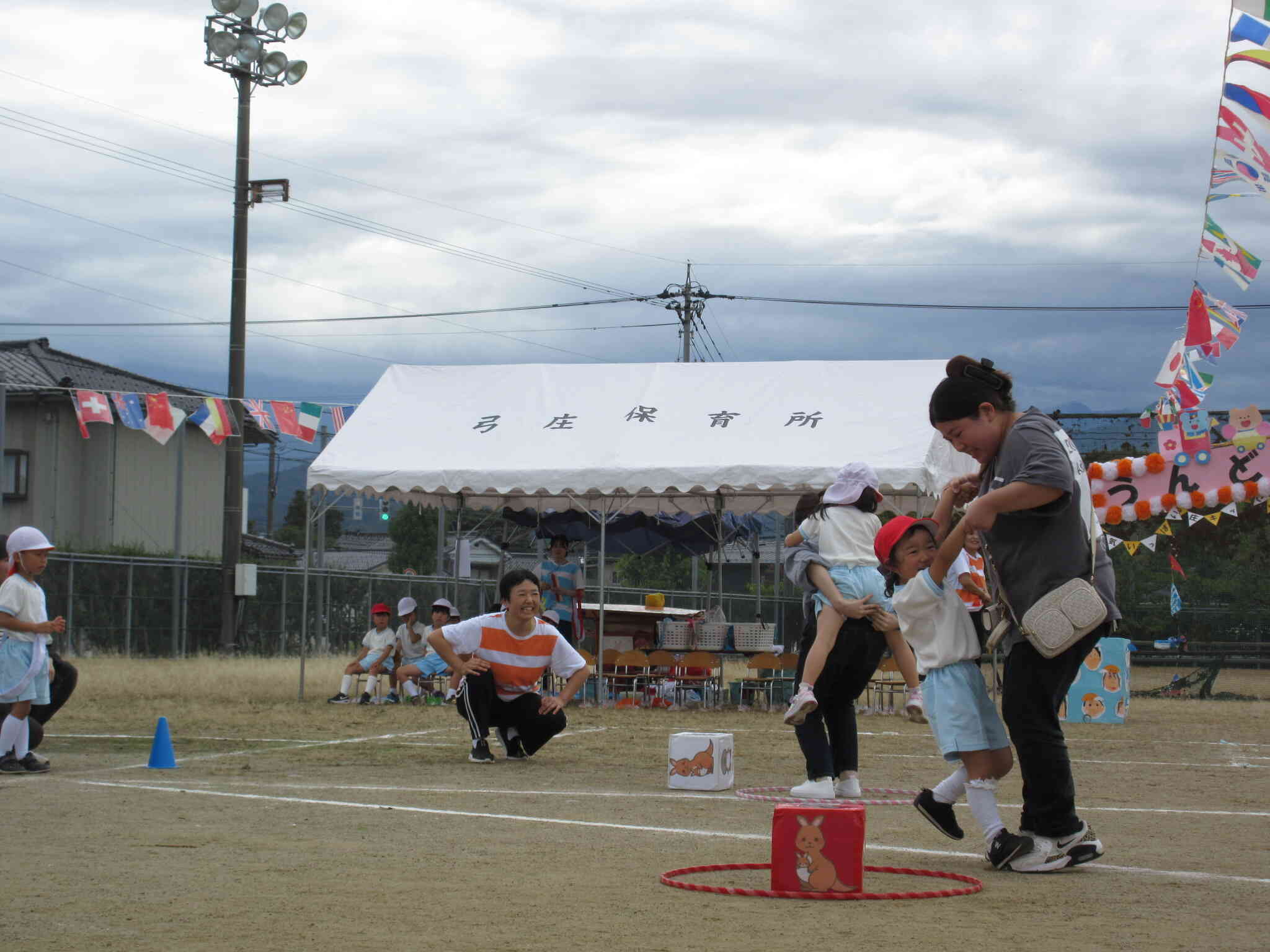 ペンギン歩きでヨチヨチ♪