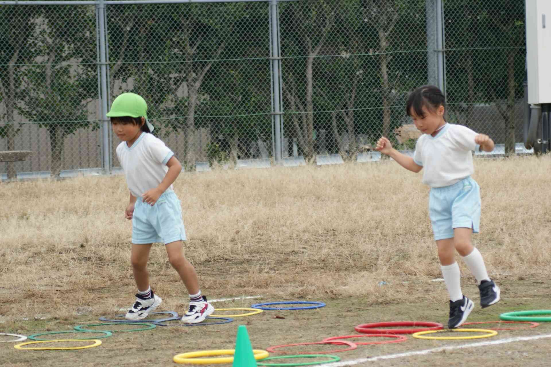 3・4・5歳児加技走『くぐって跳んで めざすはゴール!』