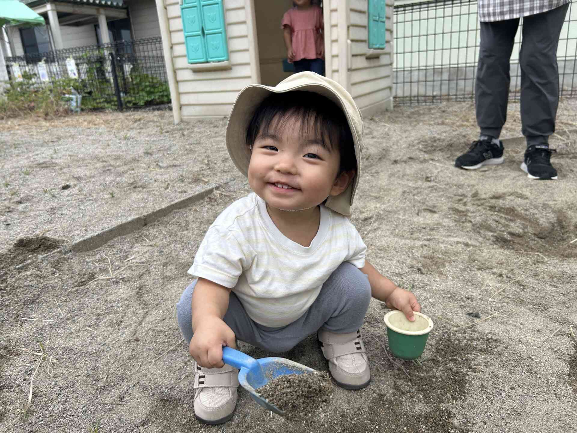 砂場でさくさく♪