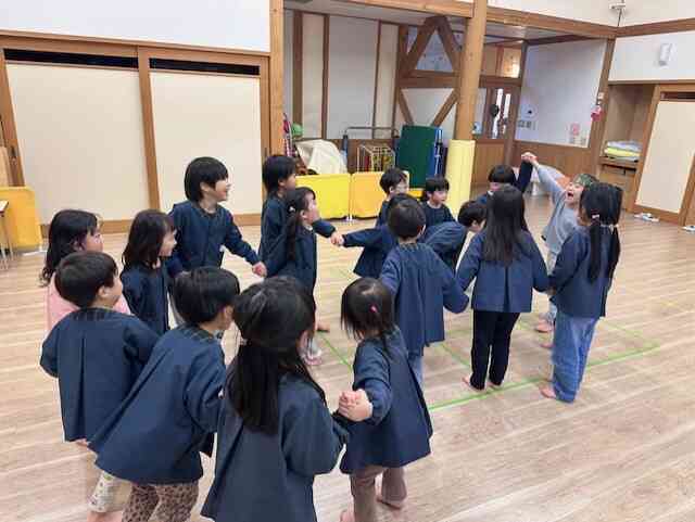 ３・４・５歳児全員で。なべなべそこぬけできるよ！