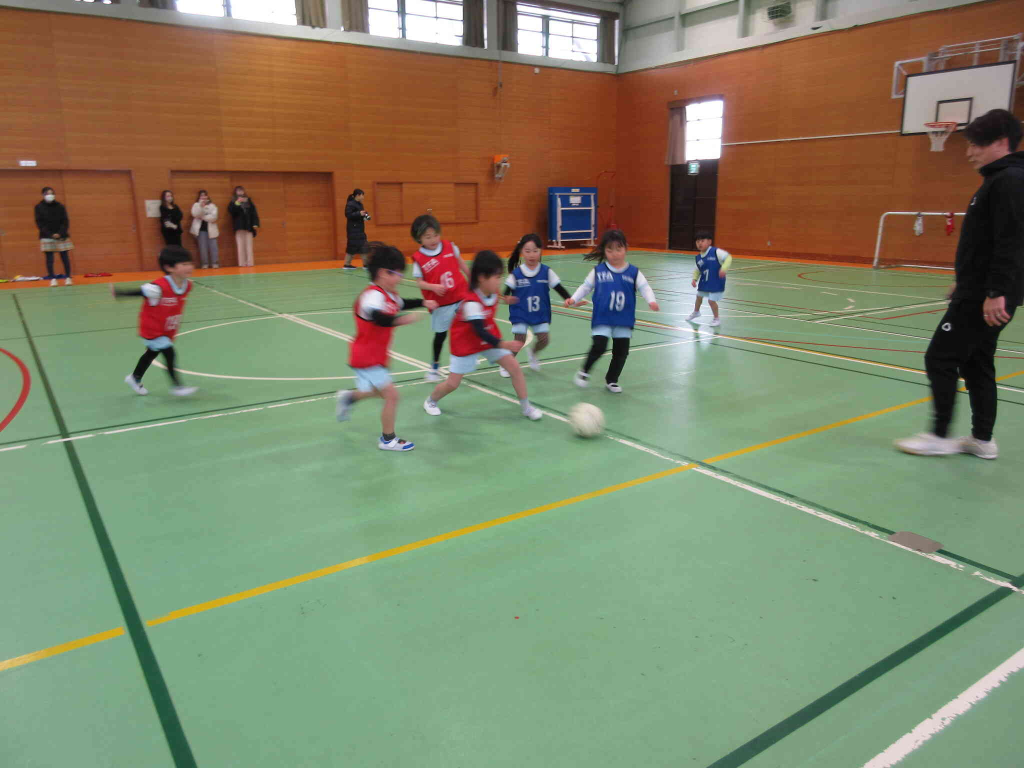 チームに分かれてゲーム！