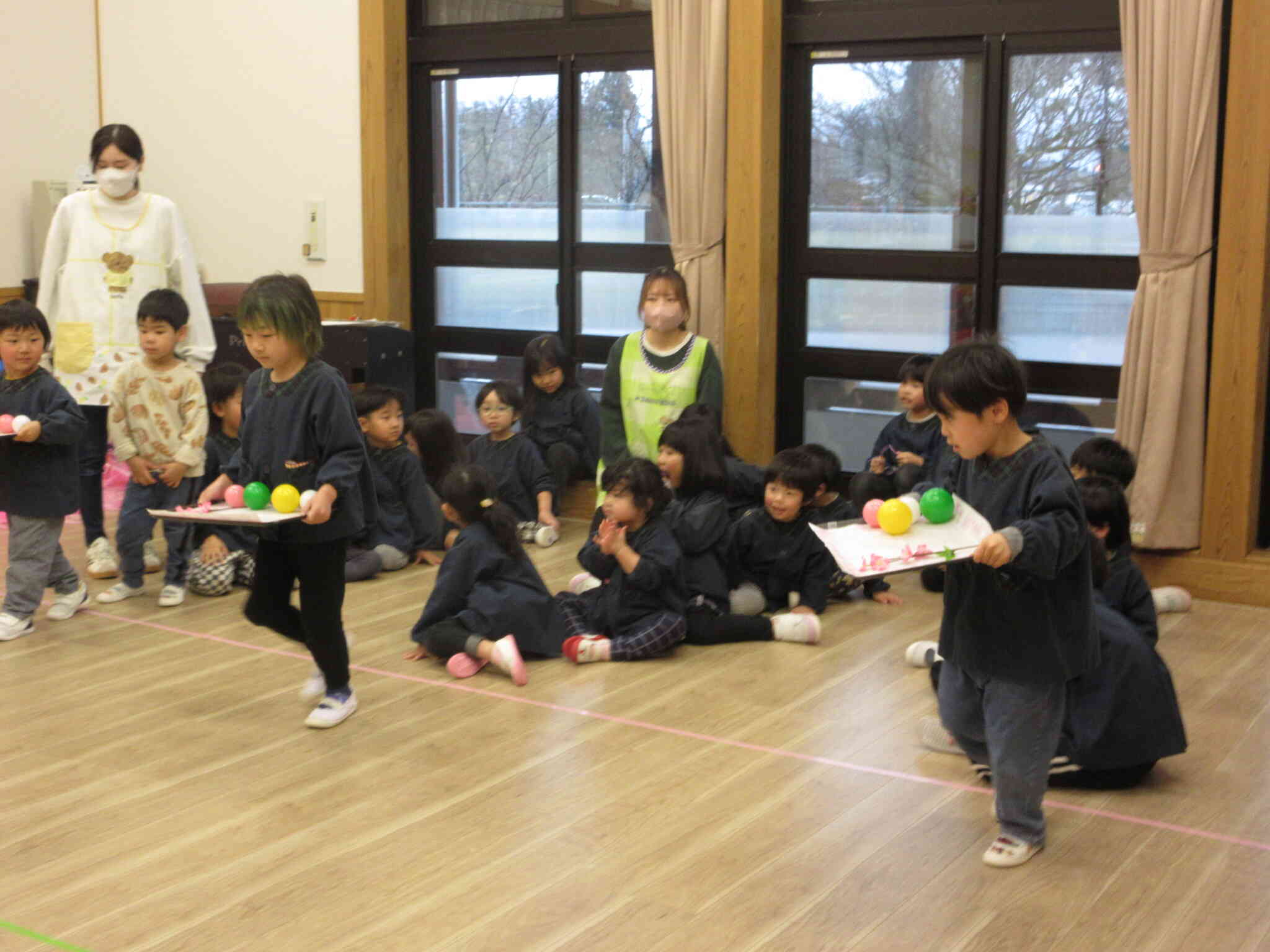 「ひなあられ運びゲーム」（２～５歳児）