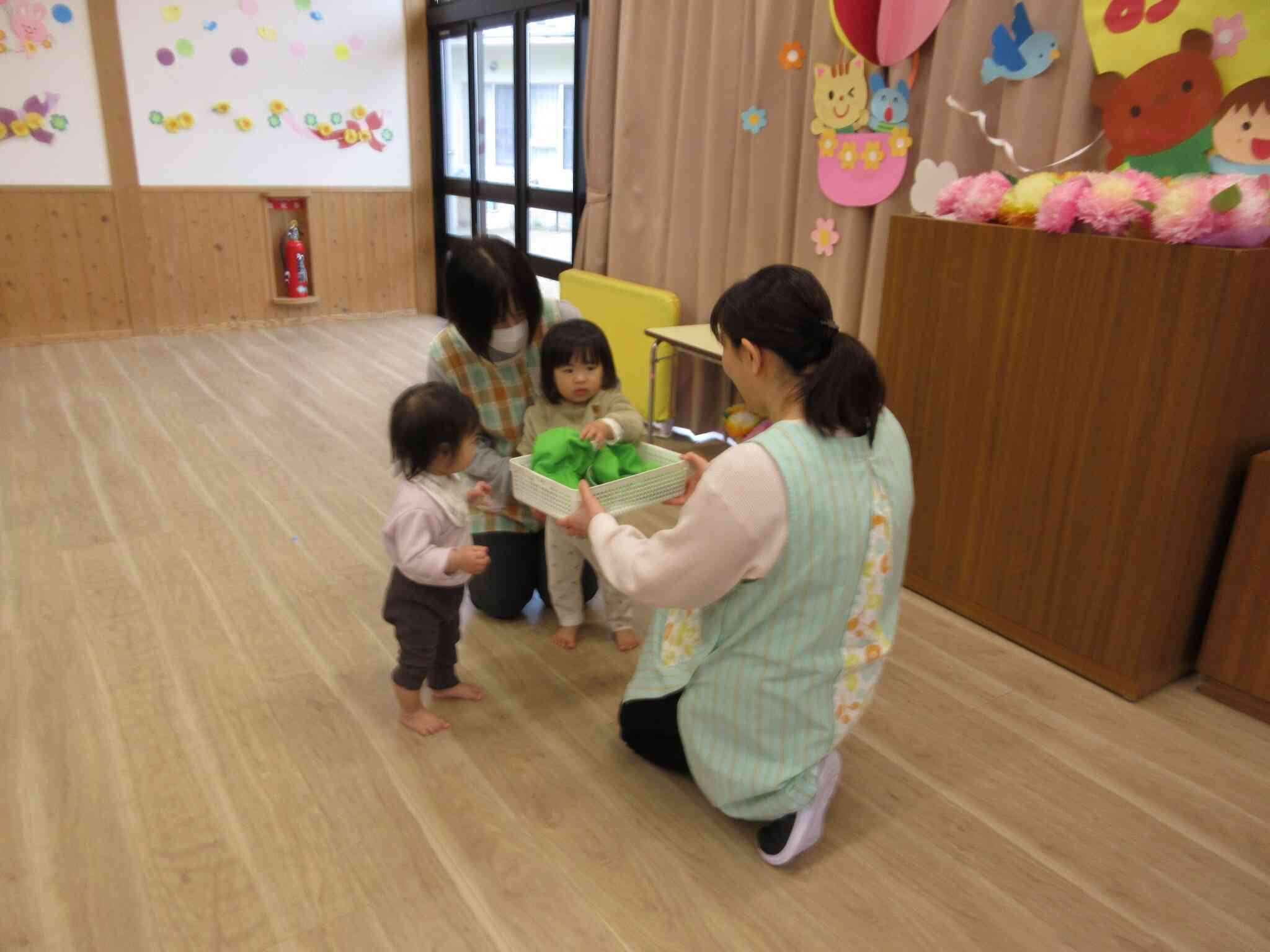 新しい帽子をかぶってたくさんお外で遊ぼうね！