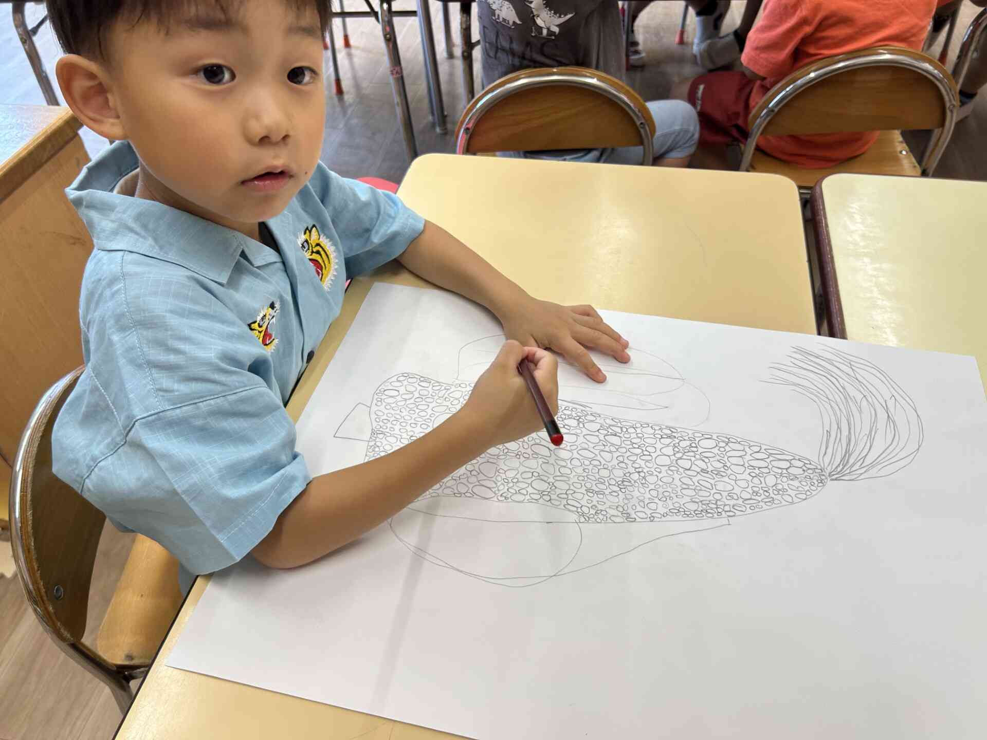 とうもろこしの観察画に挑戦（５歳児）
