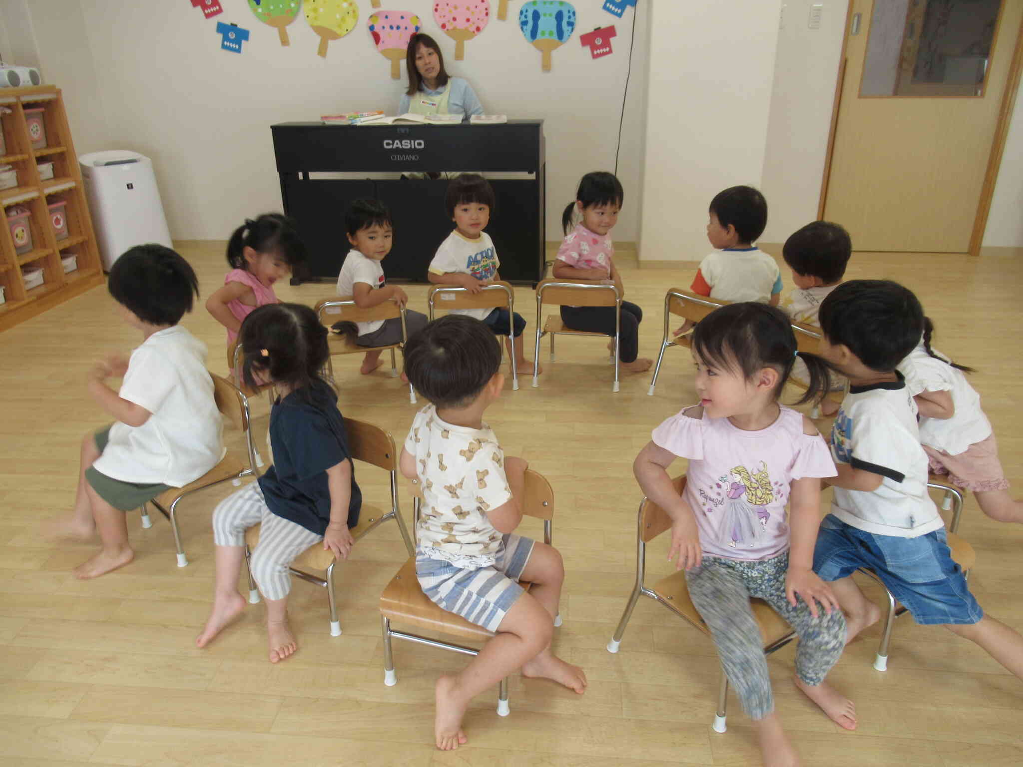 はじめてのいすとりゲーム！がんばるぞ～うさぎ組・2歳児～