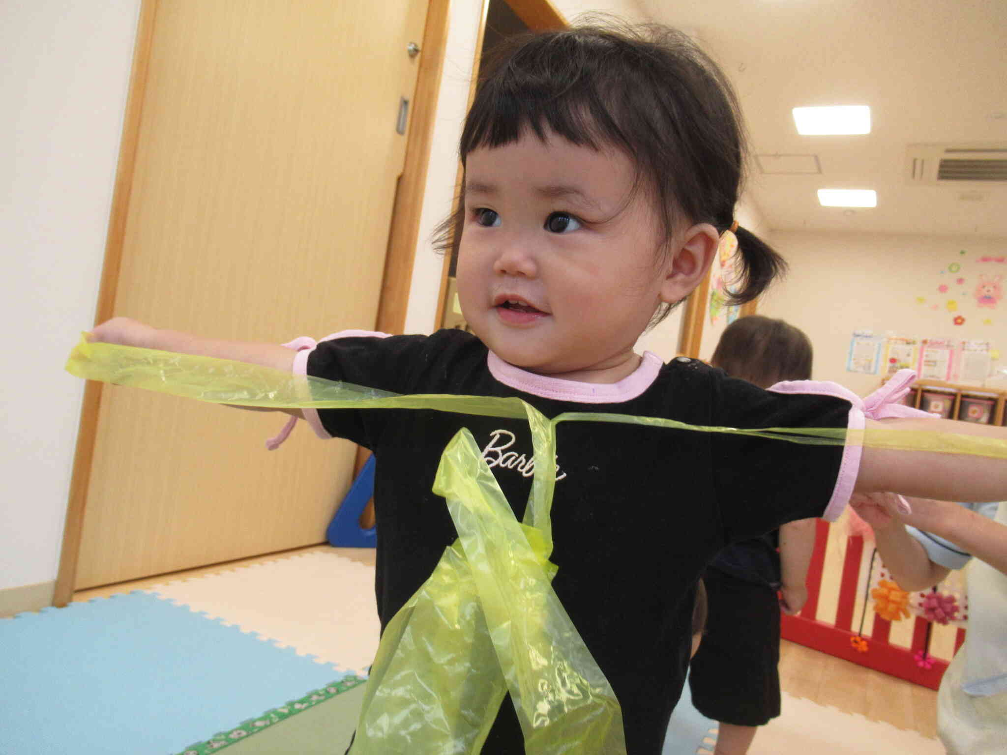 シャカシャカ楽しいね♪(ひよこぐみ・0歳児）
