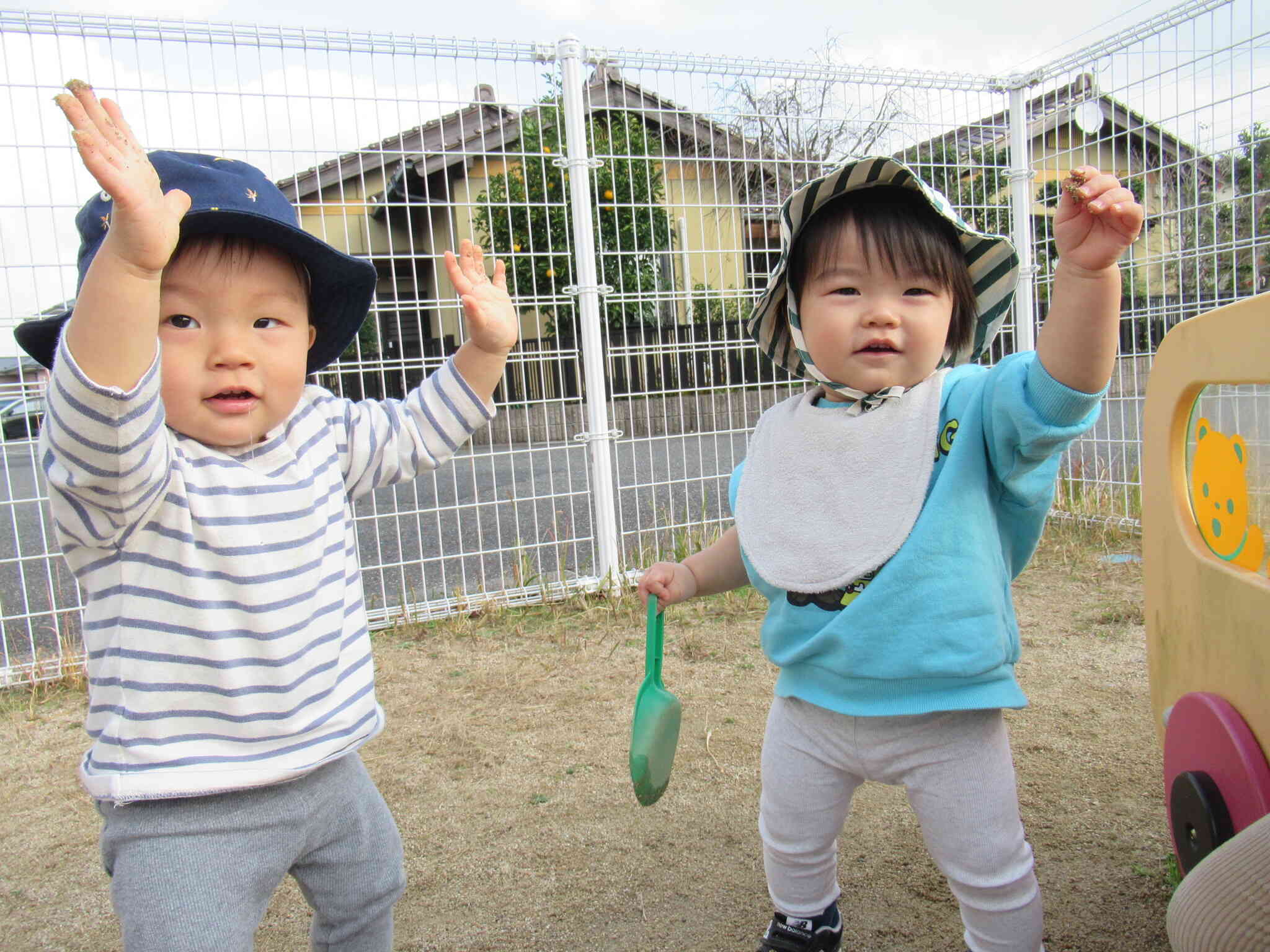 お外で「おーい！」（0歳児）