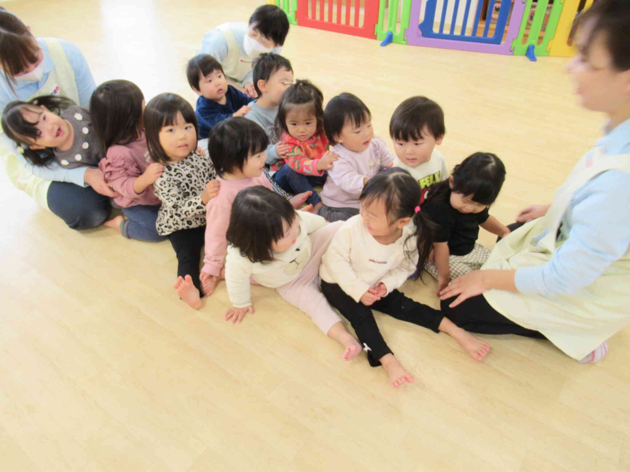 みんなでバスごっこ（１歳児）