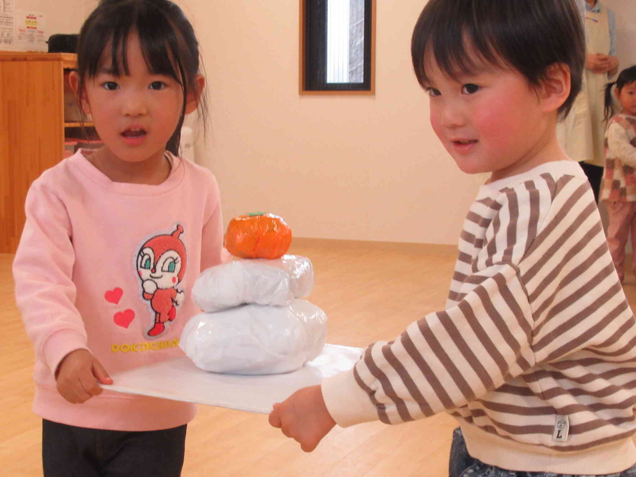 一緒にお餅運び！