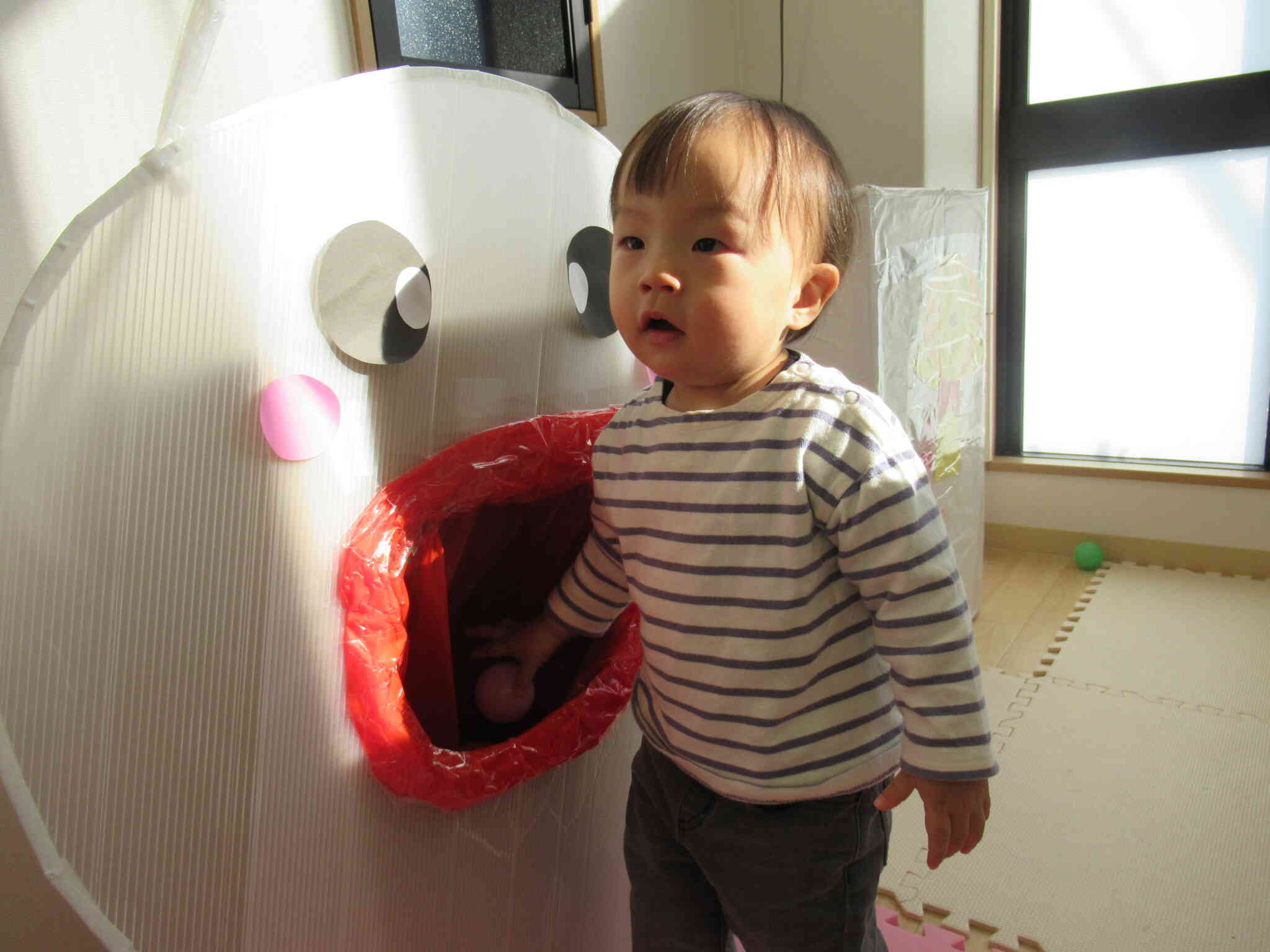 オバケさんボールをどうぞ！