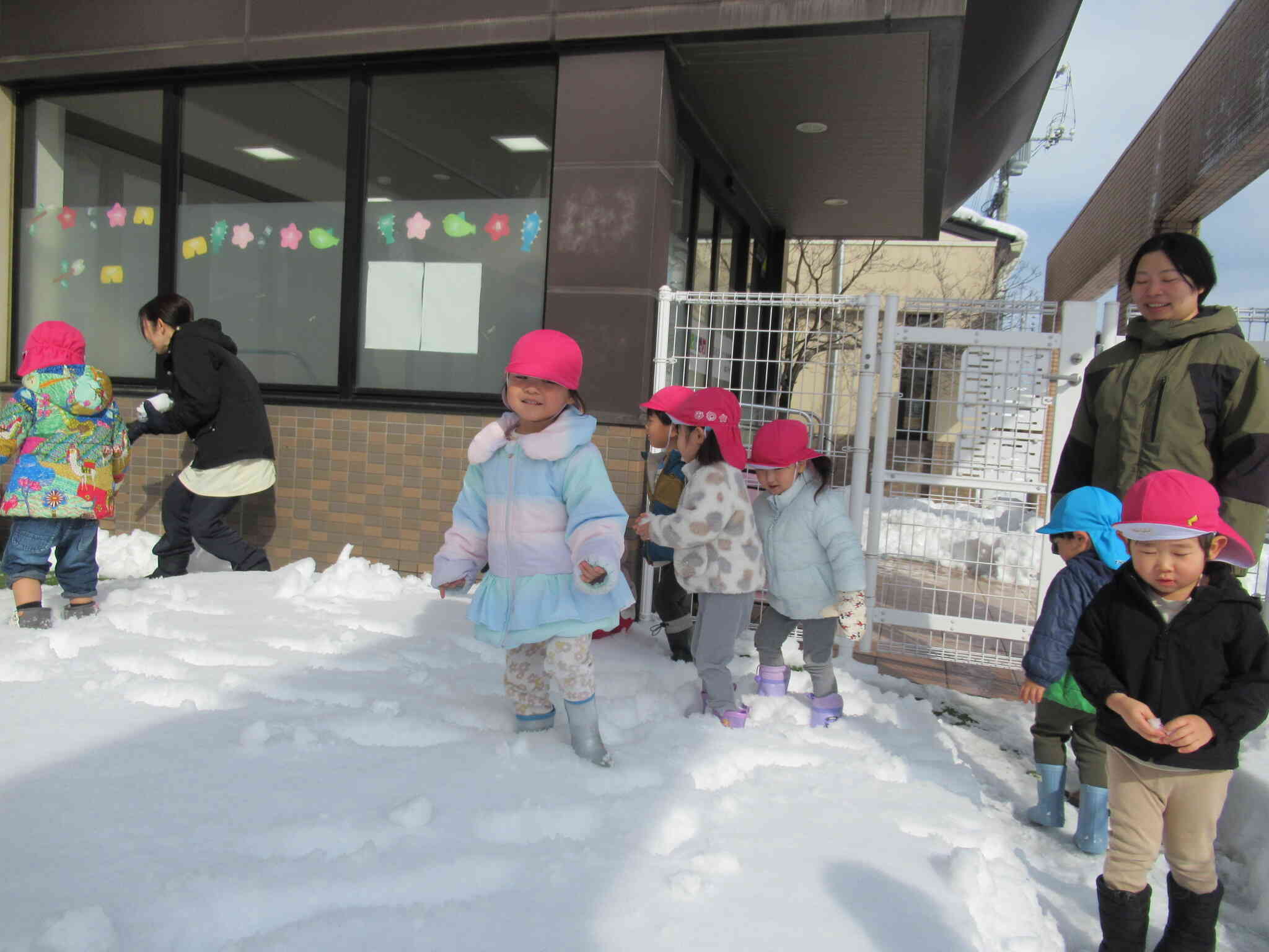 雪遊びたのしいね～うさぎ組・2歳児～