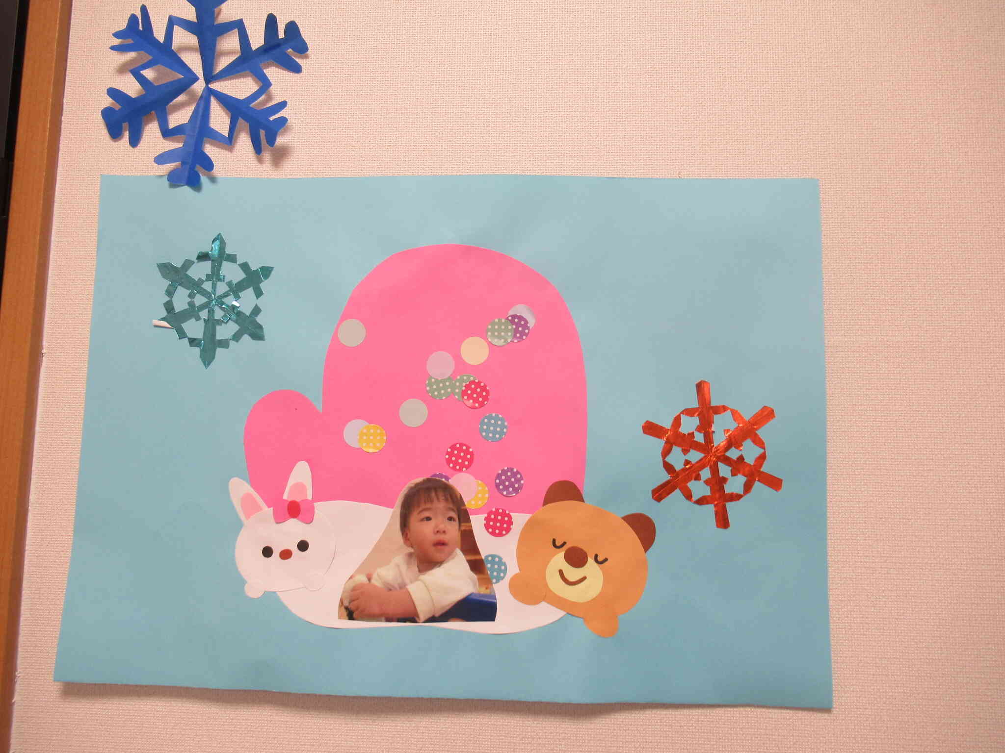 シール貼り楽しいね！（ひよこ組）