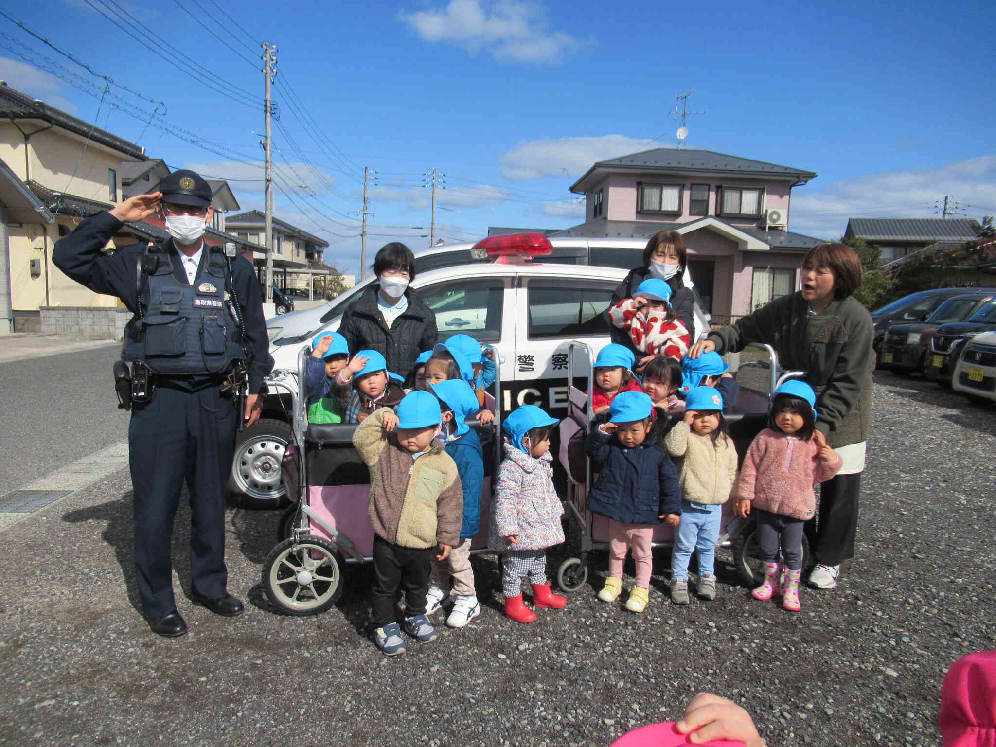 おまわりさん、パトロールありがとう（１歳児）