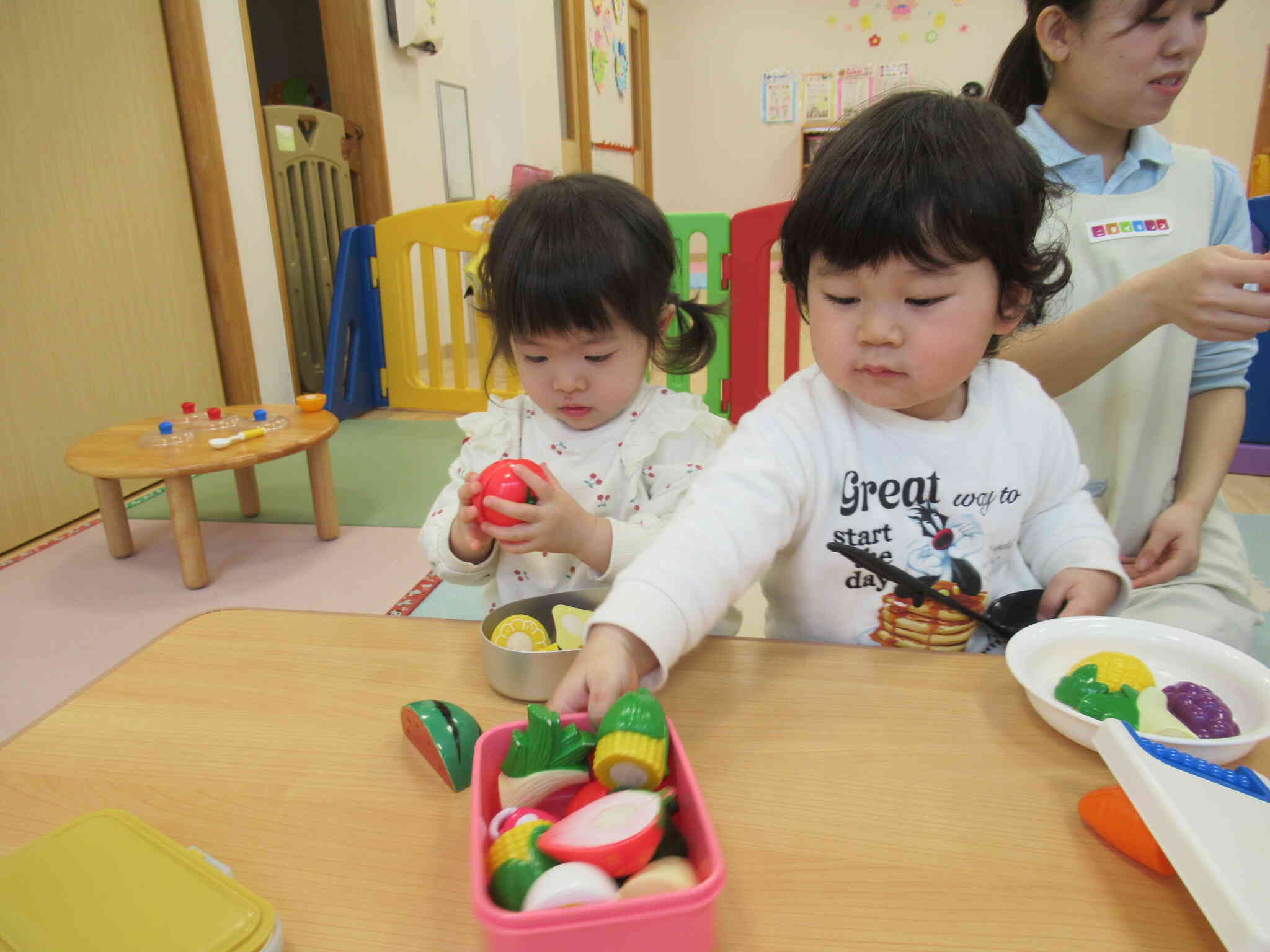 ままごと遊びをしたよ。（０歳児・ひよこ組）