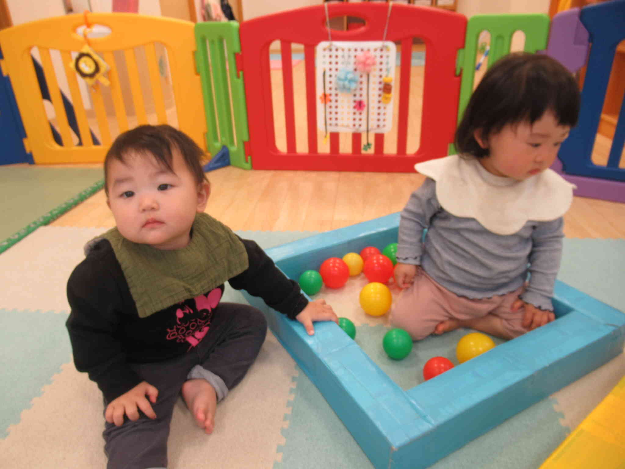 ボール遊び楽しいね♪（０歳児・ひよこ組）