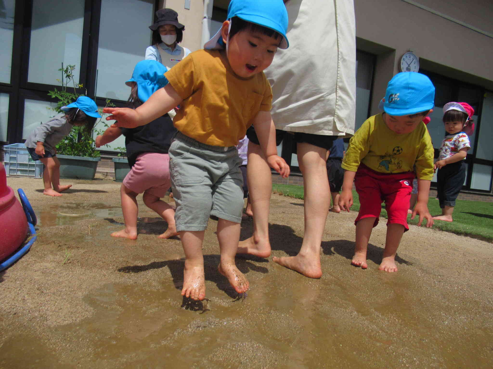 どろんこあそびをしました（1歳児・2歳児）