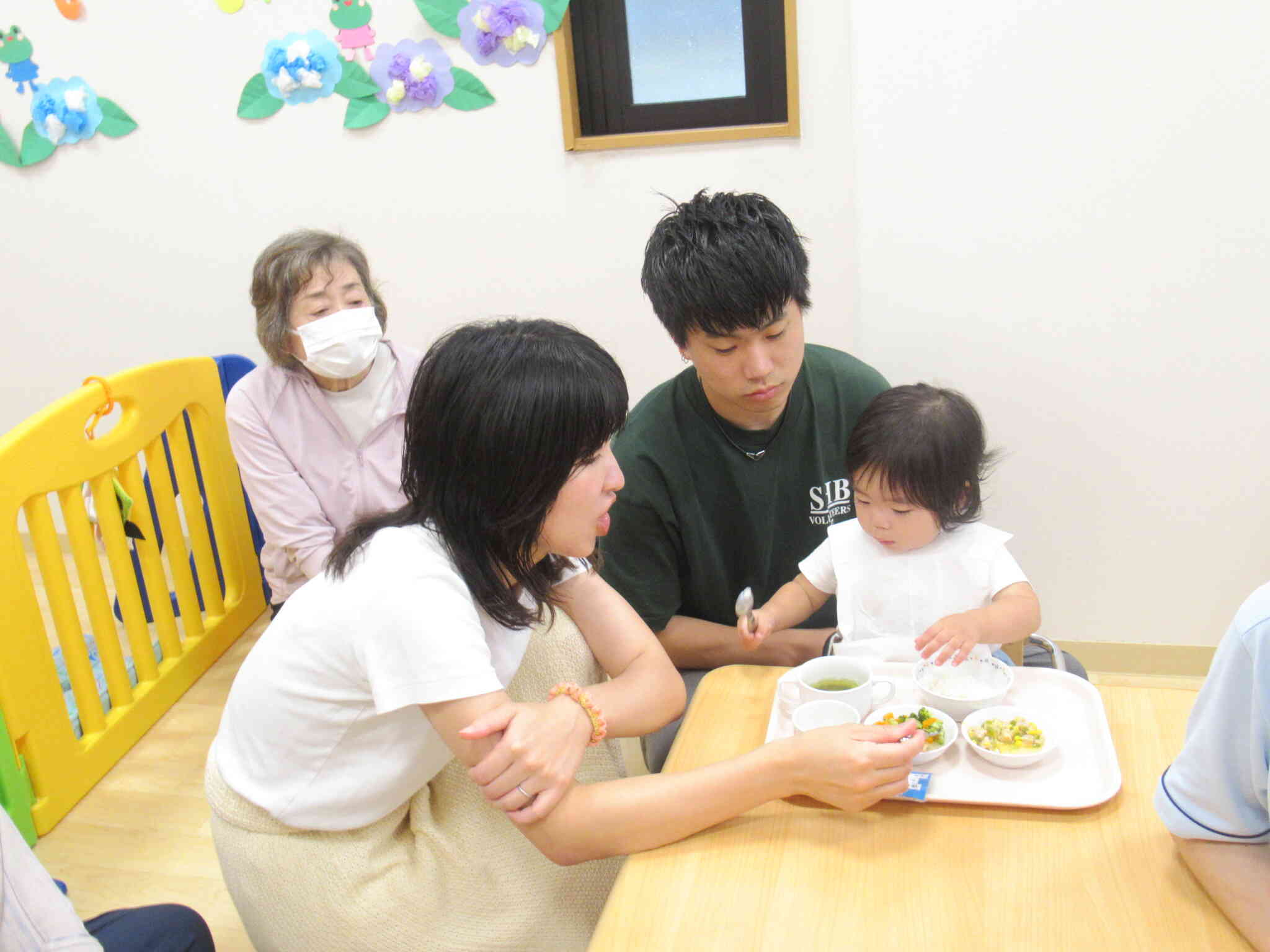 大きなお口で食べる様子を見せてくれたMちゃん