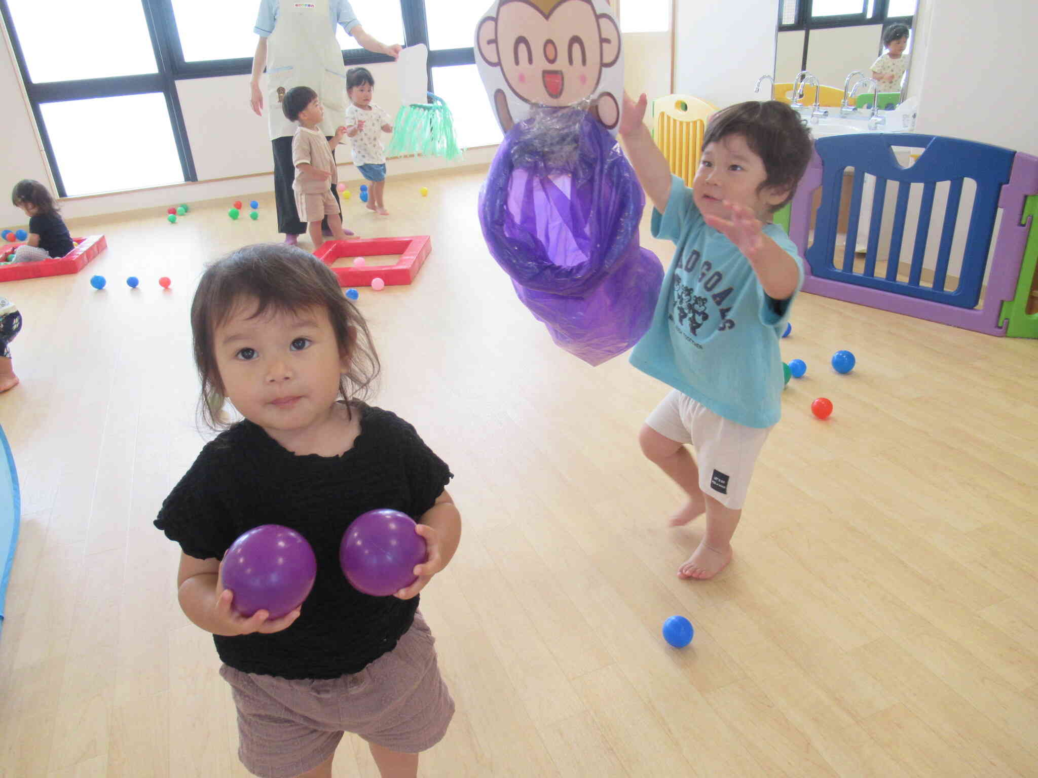 ボールあそびたのしいね♪（1歳児・あひる組）