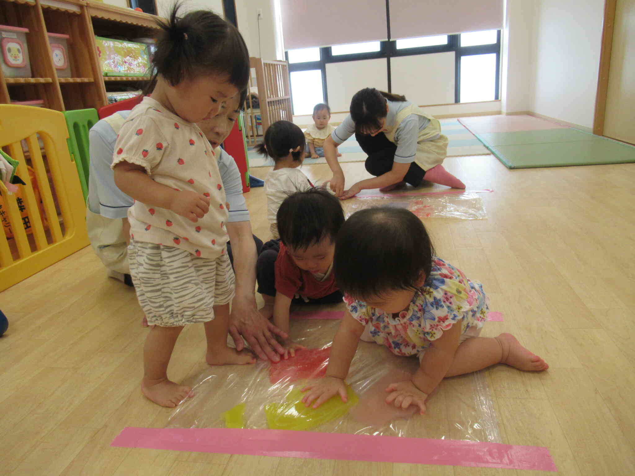 寒天遊びをしたよ（０歳児・ひよこ組）