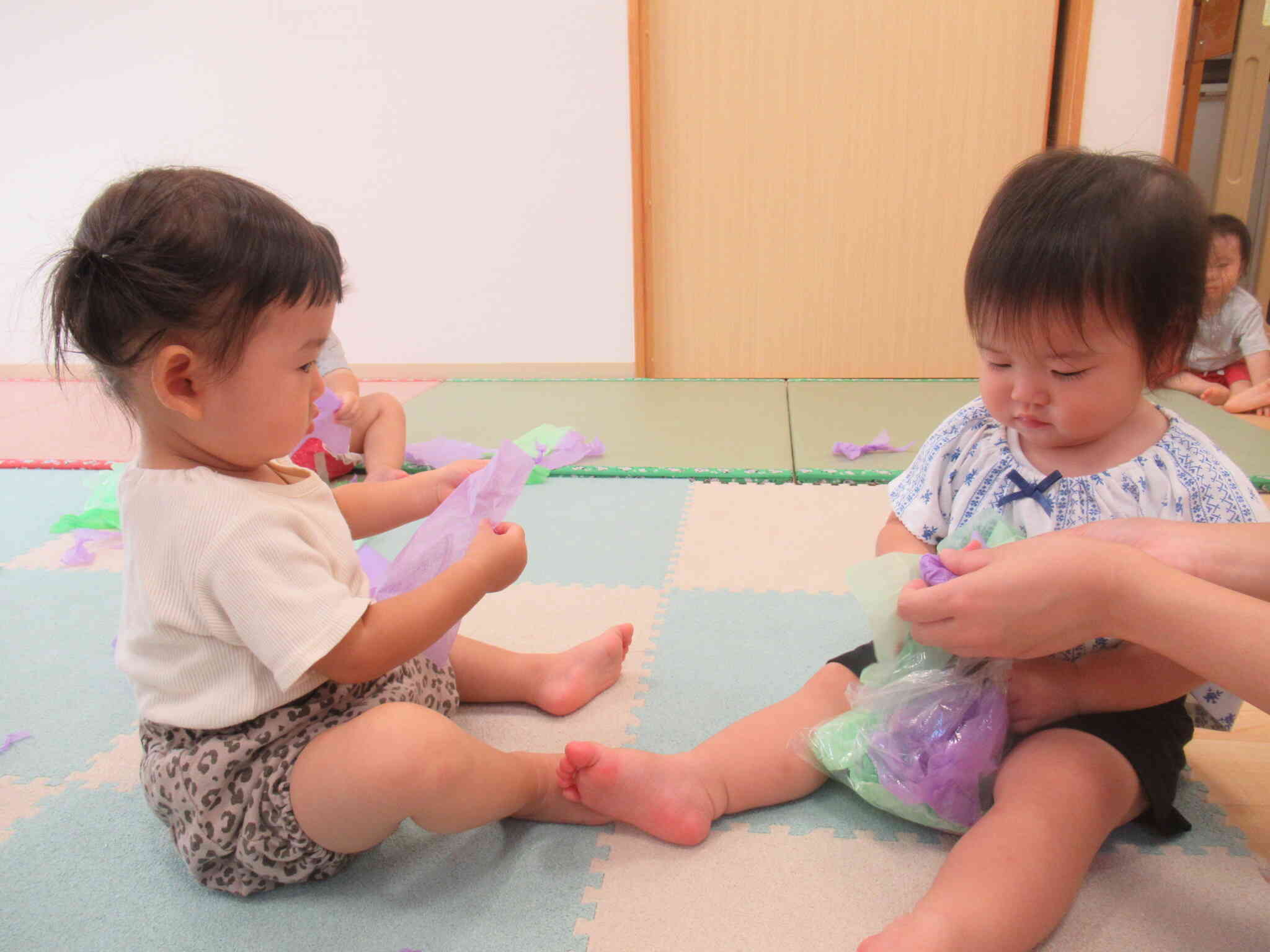 お花紙の色がきれいだね。